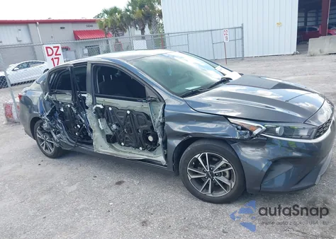 2023 Kia Forte Lxs z USA, uszkodzony, nr VIN 3KPF24AD0PE544285